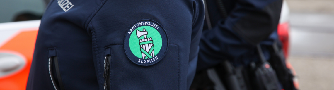 Nahaufnahme des Badges der Kantonspolizei St.Gallen.